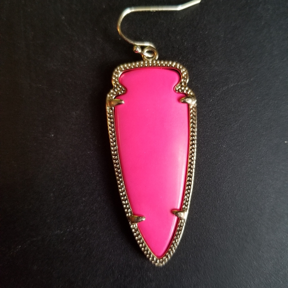 ISO one kendra Scott neon pink Skylar earring